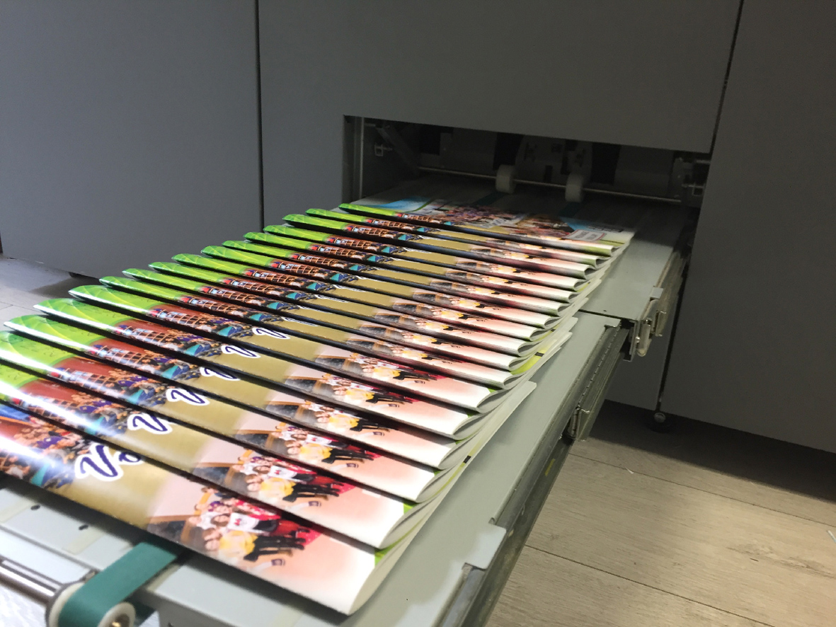 PHOTO BROCHURES SORTIE PRESSE 1 | Imprimcom'est Imprimerie Forbach 11